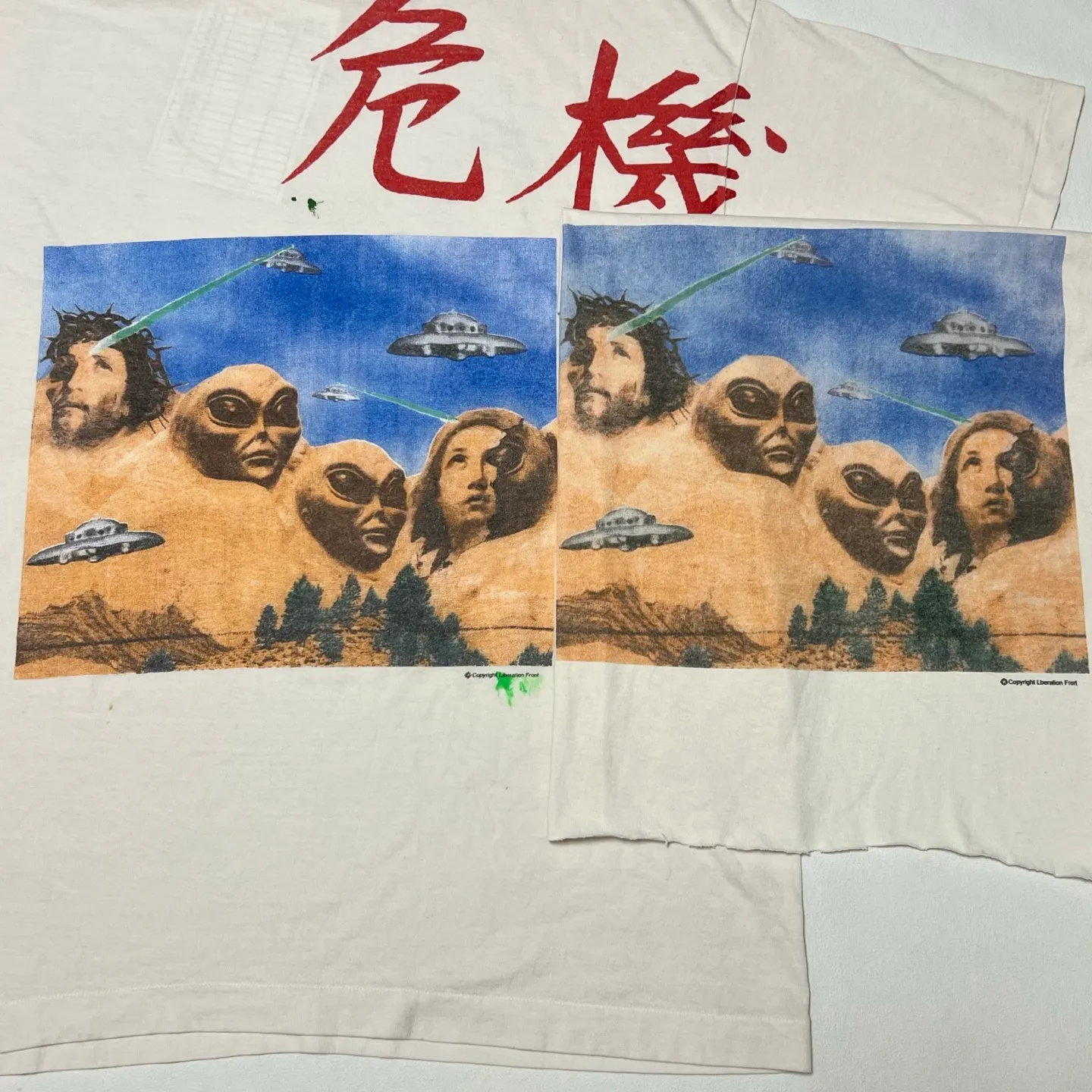 Printing pattern SAINT Mxxxxxx × Sean Wotherspoon SW_SS TEE/KIKI/WHT Alien Crisis/Alien President Mountain TEE Off-white S-XL Super handsome co-branded alien printing design Correct version Customized SW co-branded accessories Cylindrical side seam high weight fabric Enzyme heavy washing water distressing Handmade ready-made clothing graffiti splash ink